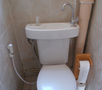 >Kit lave-mains adaptable sur WC existant gain de place WiCi Concept - Monsieur H (66)